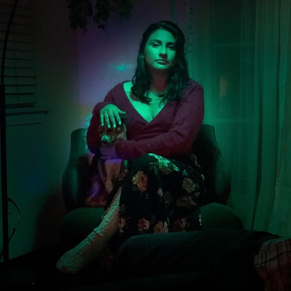 Meet your Posher, Cassie - Picture 2 of 5